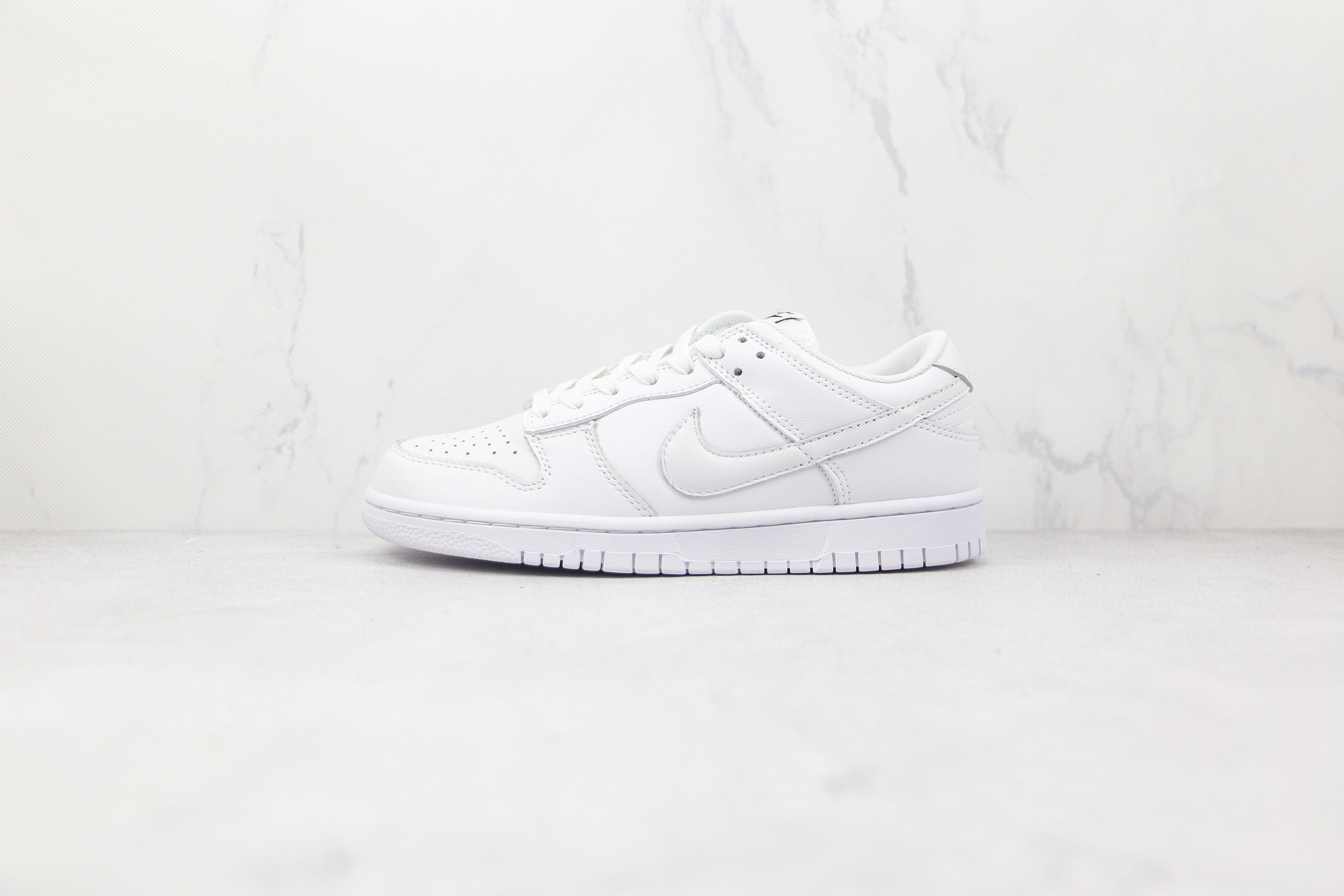 Nike Dunk Low Triple White